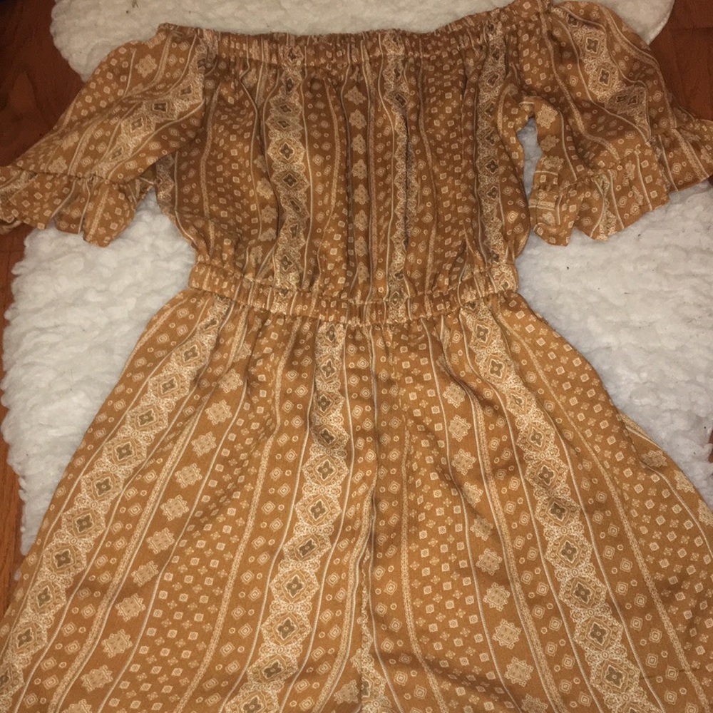 Off-The-Shoulder Gold Patterned Romper - image 2